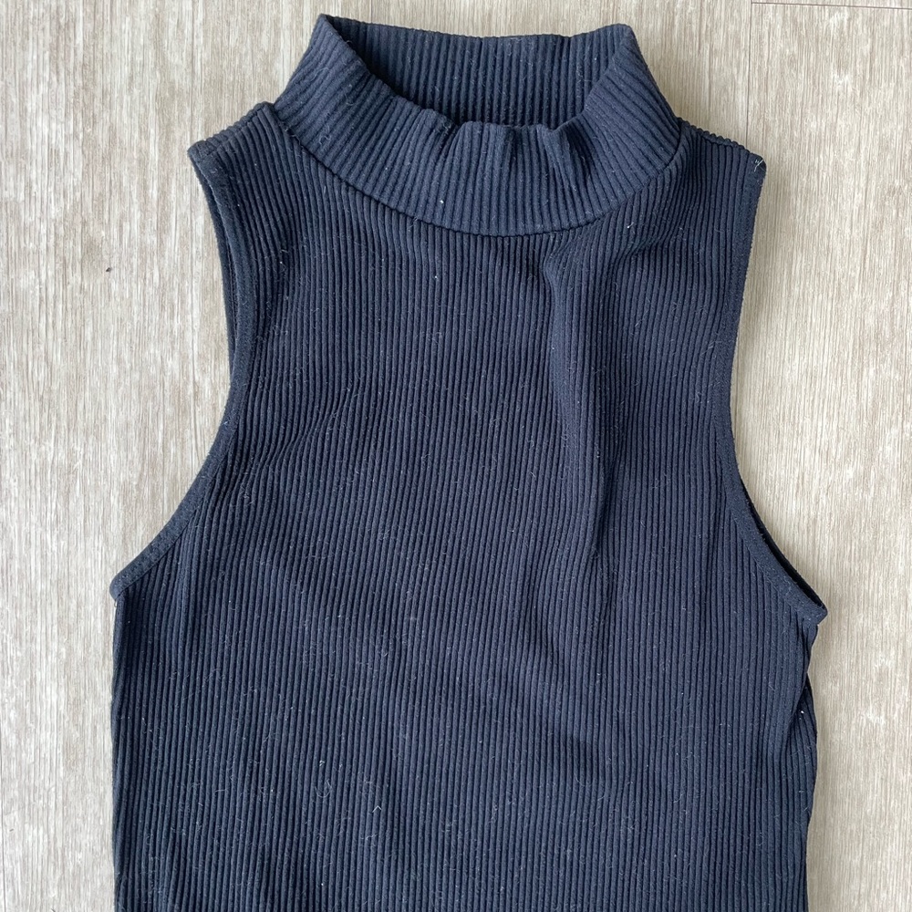 BLACK ZARA CROP TURTLENECK